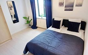 Central Large Double Room 1 With Free Parking